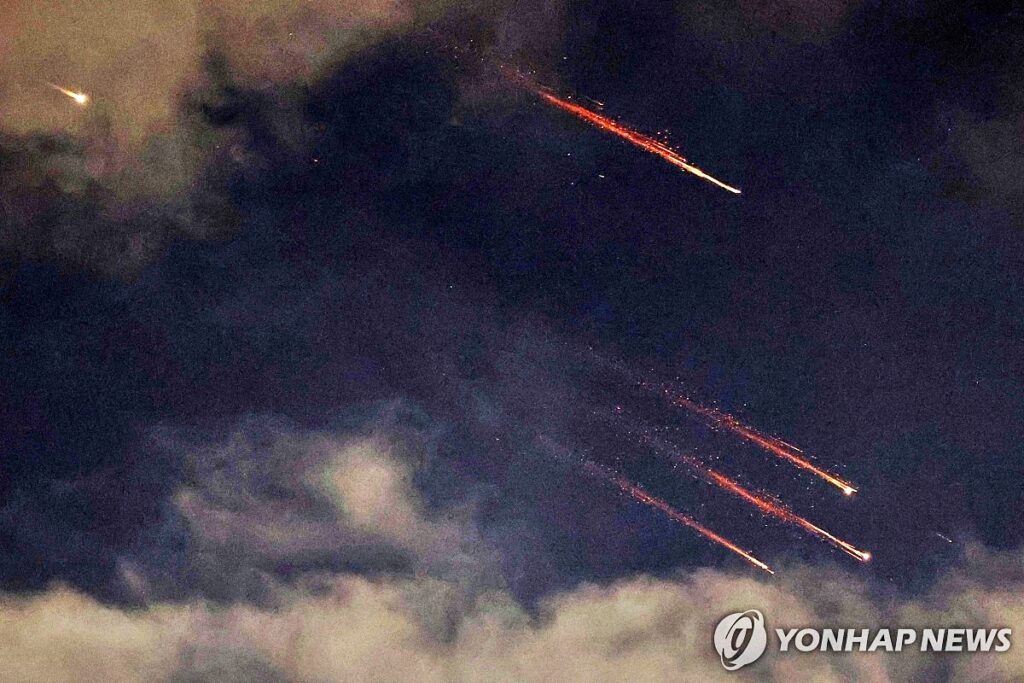 잘 나가는 줄 알았던 이스라엘 "나라 거덜난다 '난리'"...무슨 일? 4 이란 탄도 미사일