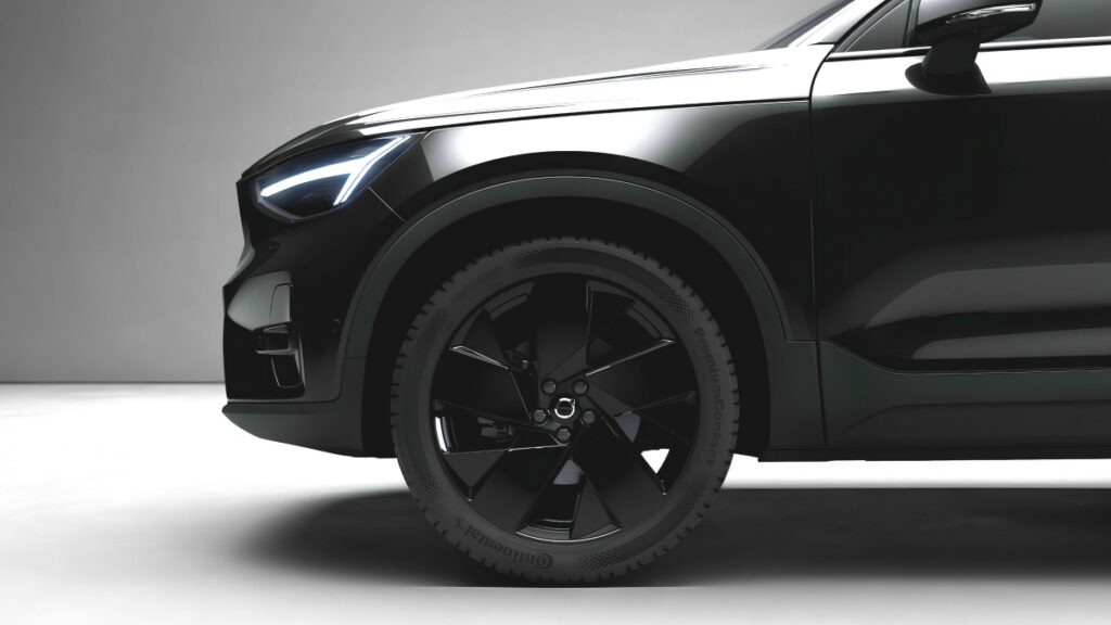 눈 깜빡할 새 사라지더니 "결국 또 완판 기록"…이번이 벌써 4번째라는 '수입 SUV' 1 Volvo XC40 Black Edition Sold Out