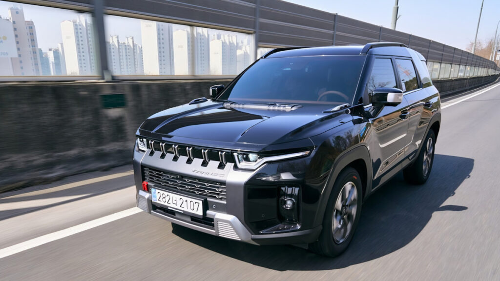 "이렇게 파격적으로?"...KGM 회심의 전략에 SUV 시장 '지각변동' 1 enhanced torres and hybrid options