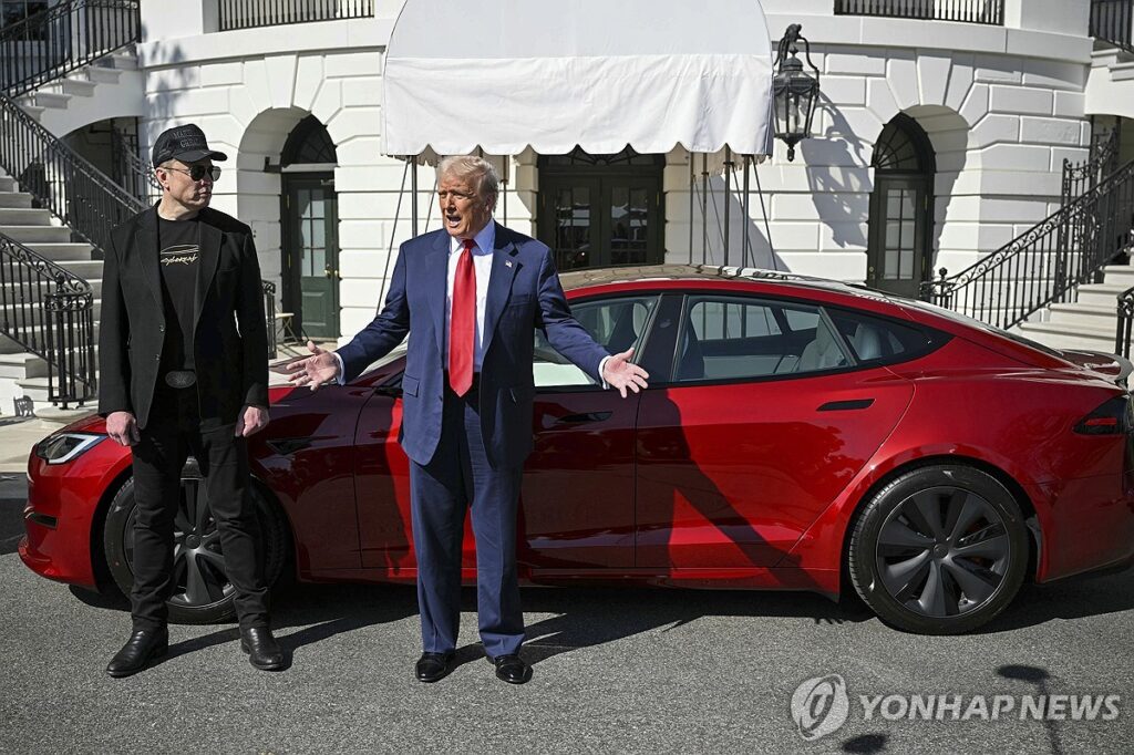 中 3700만 '열광' "대통령과 더 맞서라"…전례 없는 현상에 미국도 '발칵' 3 머스크 중국 열광