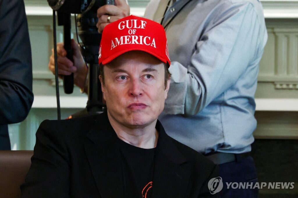 中 3700만 '열광' "대통령과 더 맞서라"…전례 없는 현상에 미국도 '발칵' 4 머스크 중국 열광