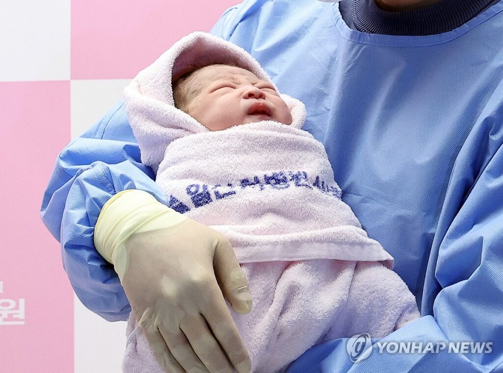 "세금 아까운 줄 모르겠어요" 시민들 환호…마침내 '등장한' 이 정책 3 다자녀 혜택 확대