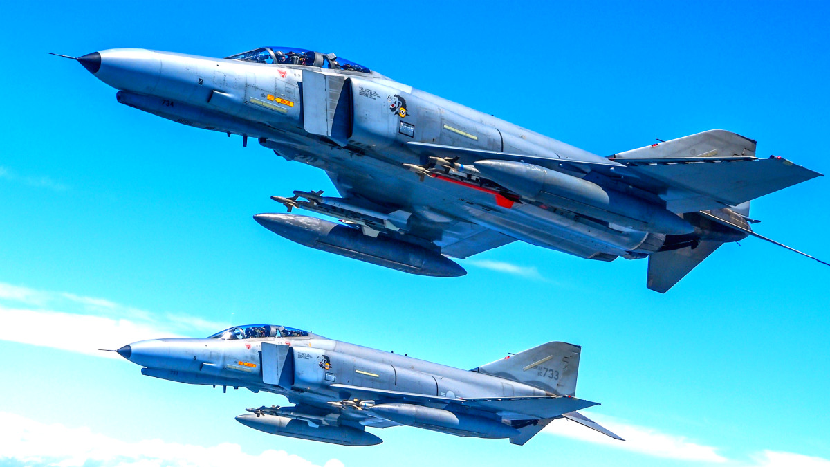 F-4 전투기