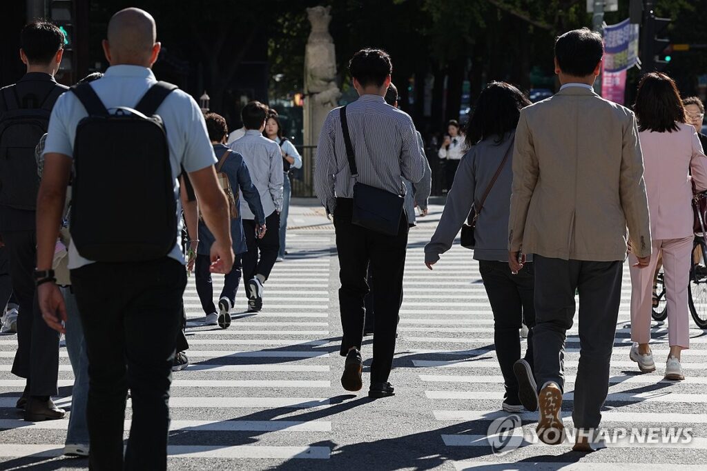 갈수록 우려되던 상황이었는데 "정부가 드디어"…소외됐던 중장년층 '뭉클' 4 수도 사용량 감소