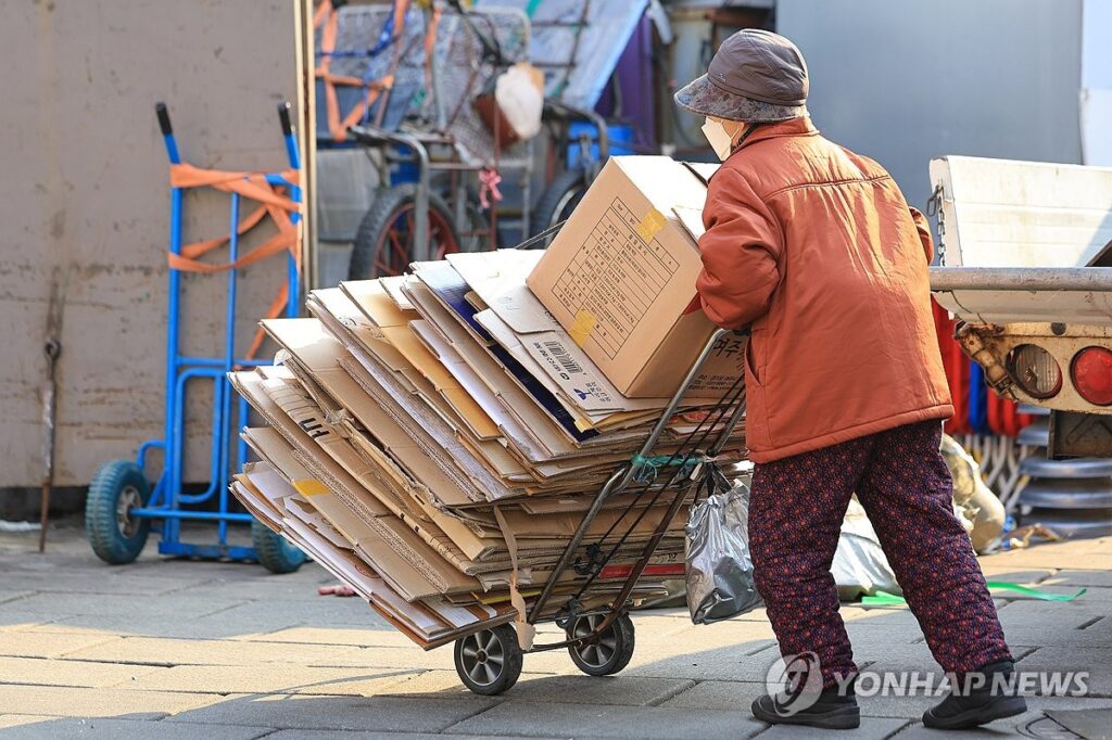갈수록 우려되던 상황이었는데 "정부가 드디어"…소외됐던 중장년층 '뭉클' 2 수도 사용량 감소