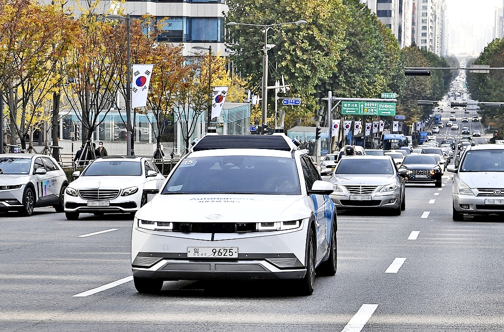 영화 속 상상이 현실로 "2028년 완전체 나온다" …숨겨놨던 '비밀 무기' 꺼내든 현대차 3 자율주행