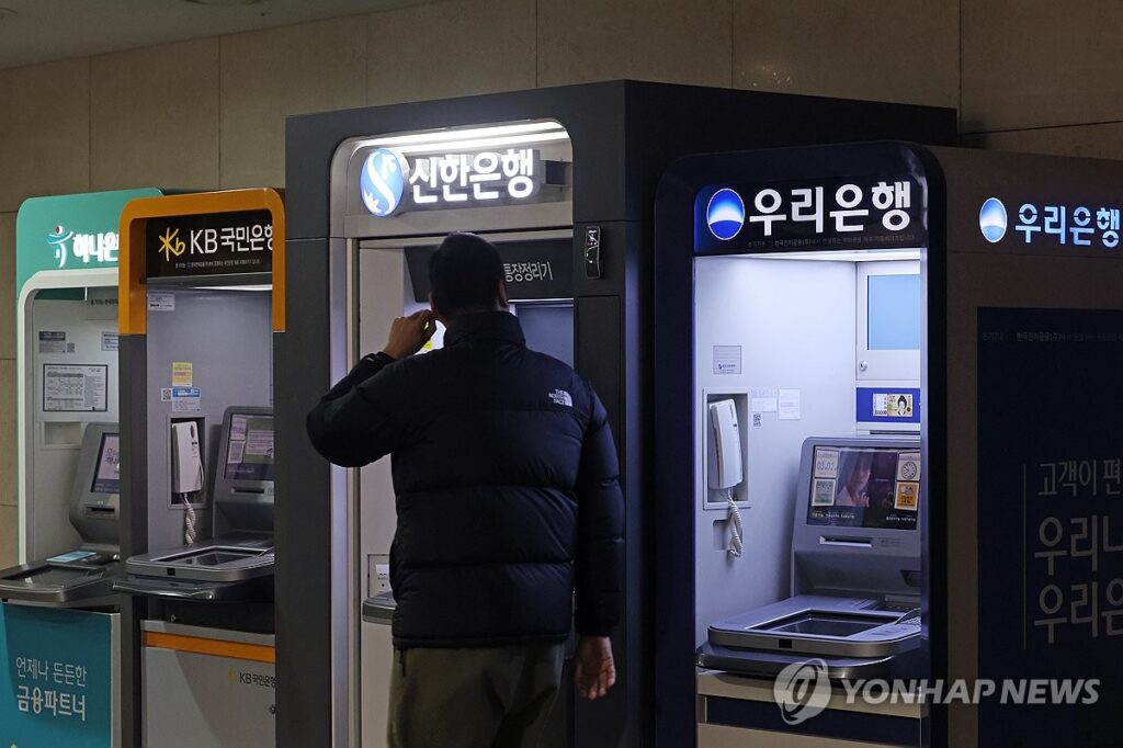 20년간 실패했는데…"피 같은 세금 4000억 또 쓴다?" 서민들 '분통' 4 장기 연체자 채무 정리