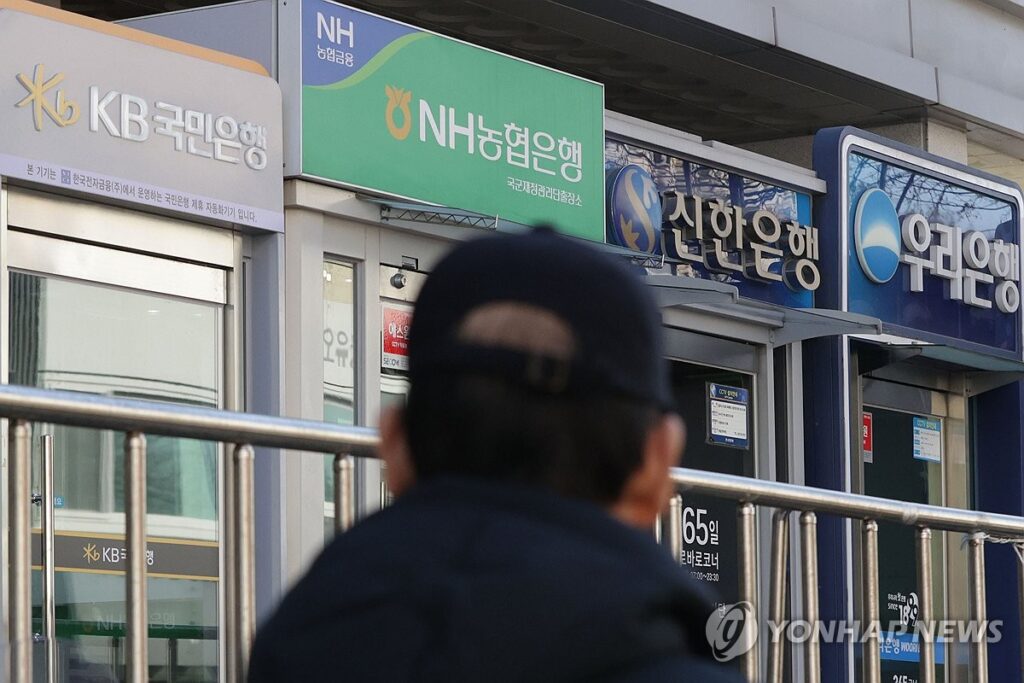 20년간 실패했는데…"피 같은 세금 4000억 또 쓴다?" 서민들 '분통' 3 장기 연체자 채무 정리