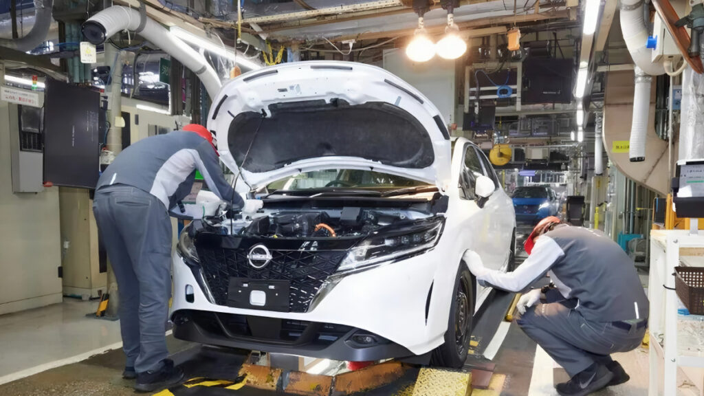 60년 버텨왔는데 "24만대→5만대로"…'마지막 희망' 꺾인 자동차 브랜드 3 Nissan plant utilization rate plunges (3)