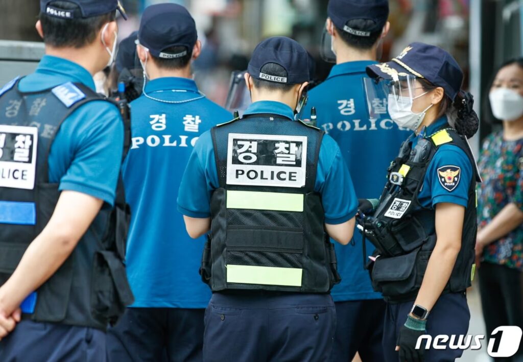 10년 만에 바뀐다더니 "디자인이 왜 이래요"… 경찰복 변화 예고에 '시끌' 4 경찰