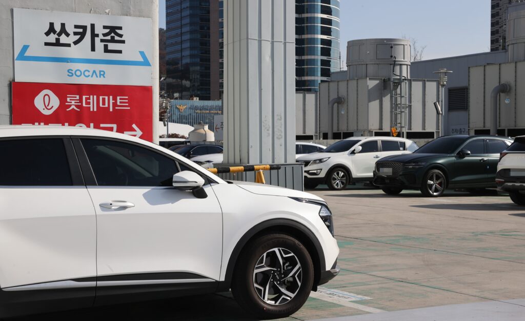 "이 차 뒤는 절대 붙지마세요"…보험 없이 달리는 '150만원 車'? 네티즌들 '발칵' 4 쏘카 포르쉐 911 도입