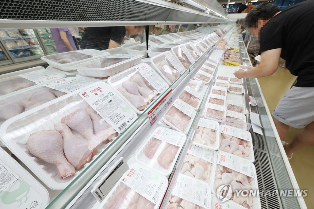 여름철 한국인 필수 음식인데 "날벼락 맞았다"… 서민 식탁 '비상' 걸린 이유 5 삼계탕