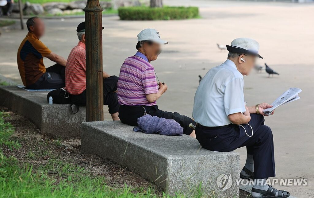 우려가 현실로 "정부 예산 벌써 0원?"…"아들딸 짐 되긴 싫은데" 노년층 '발동동' 4 실버론 예산 소진