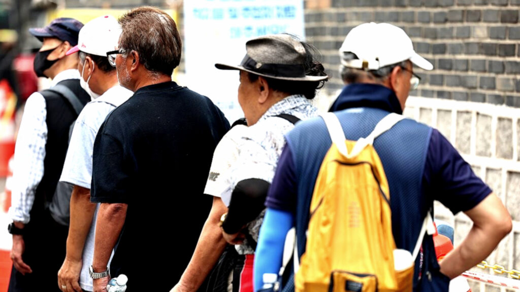 "나랏돈 받기가 왜 이리 힘들어" 한숨 쉬던 어르신들…'이 방법' 알자 "신세계네" 1 소비쿠폰 간편 신청