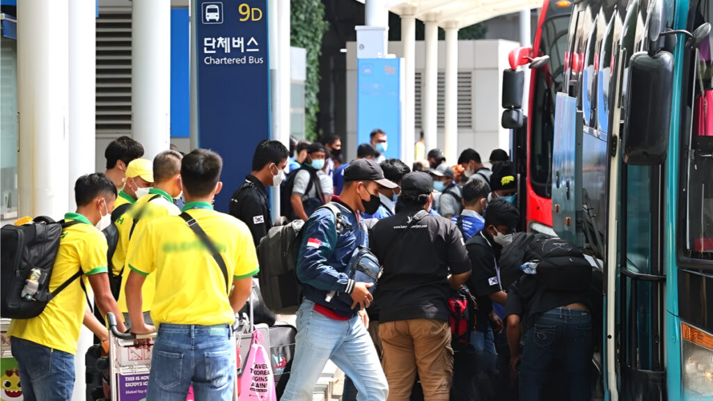 "전부 다 떠나면 한국 마비된다"… 전국서 쏟아지자 '화들짝', 대체 무슨 일? 1 외국인 노동자