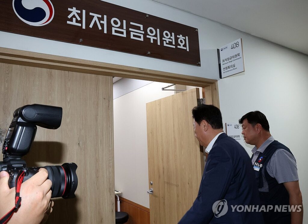"드디어 나왔다", "의외로 반전이네"…2026년 최저임금, 대체 얼마길래? 4 최저임금
