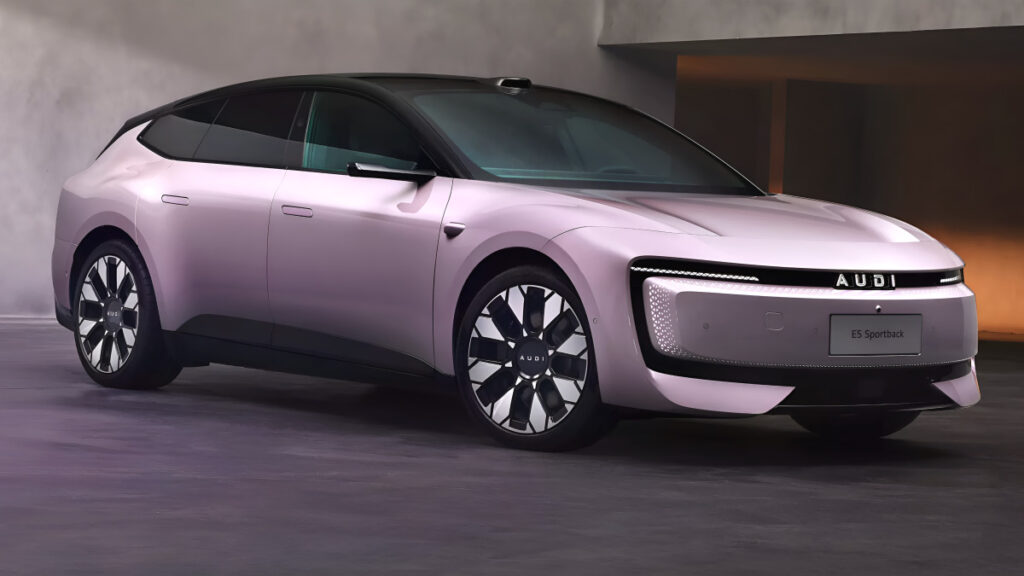 “진짜 아우디 맞아?”… 엠블럼 떼고 'AUDI' 박더니, 700km 주행거리에 '관심 폭발' 2 아우디