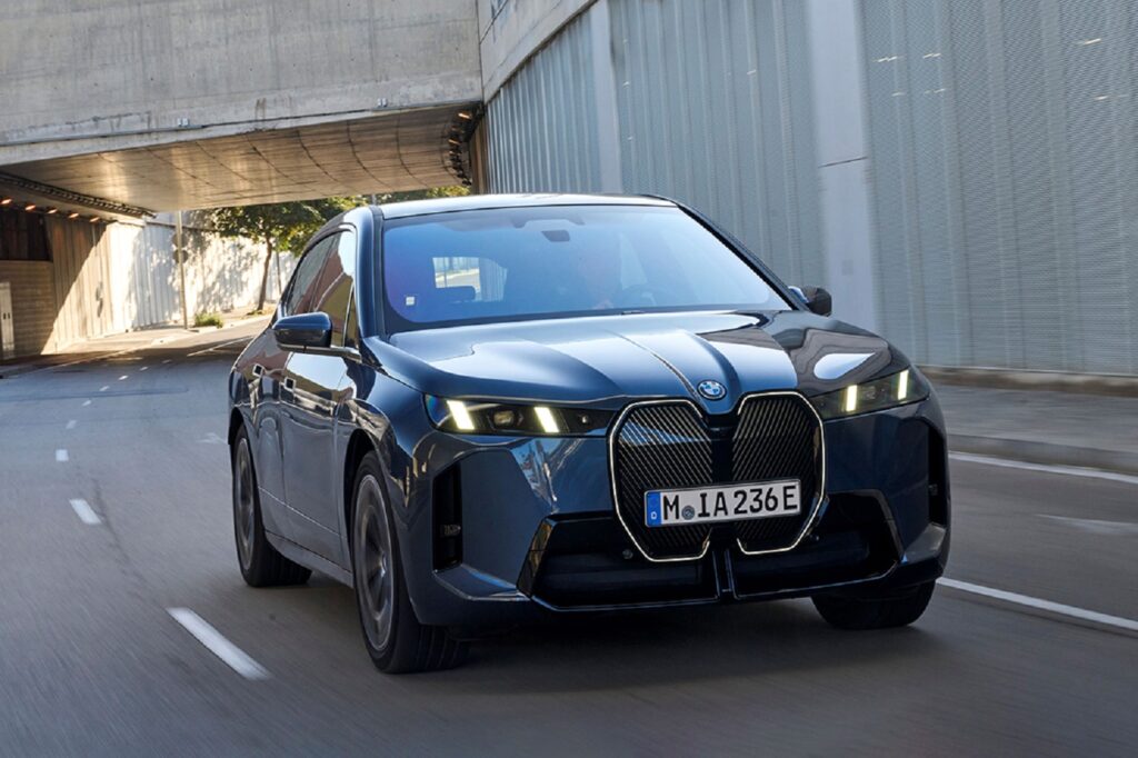 BMW 뉴 iX 출시