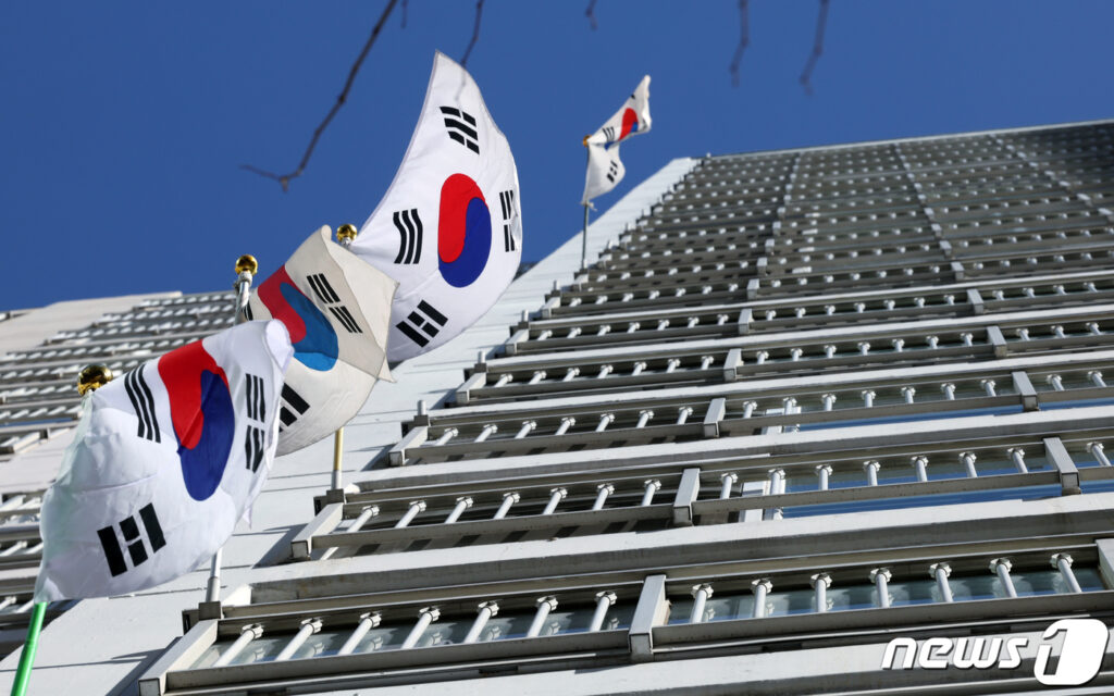 "20년 전만 해도 이렇지 않았는데"… 이상할 정도로 '텅' 비었다, 무슨 일? 6 태극기