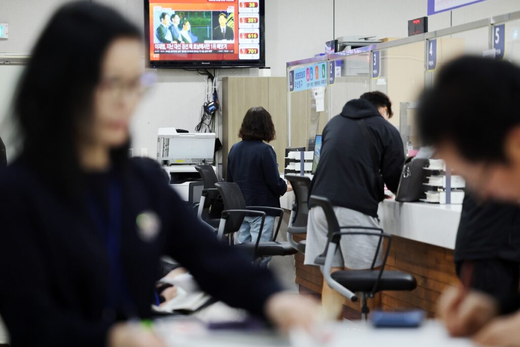 "꿈의 직장은 이제 옛말"... 줄줄이 등 돌리자 전국 '초비상' 5 공무원