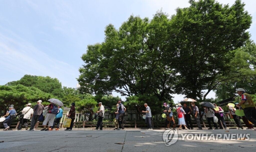 "장기 두는 게 유일한 낙이었는데"…갑자기 갈 곳 잃은 어르신들, 왜? 4 탑골공원