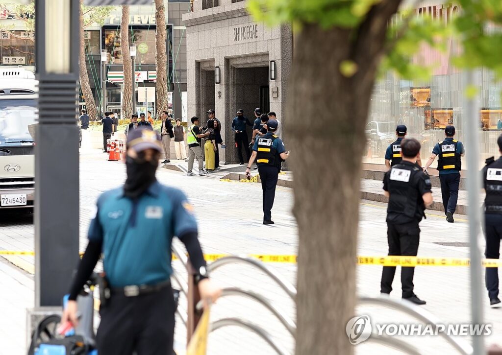 "이게 정말 한국이 맞나요?", "요즘 들어 왜 자꾸"... 불안 떠는 국민들 '발 동동' 5 협박