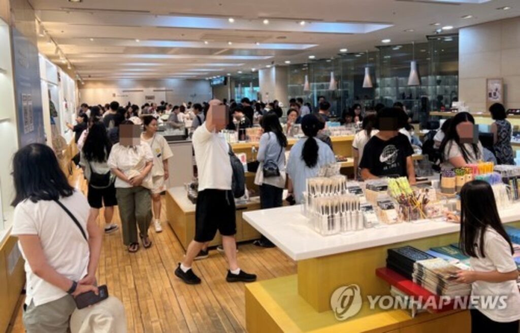 외국인들 우르르 "김구 선생님 활짝 웃겠네"...놀라운 매출 기록한 '한국산', 뭐길래? 2 박물관