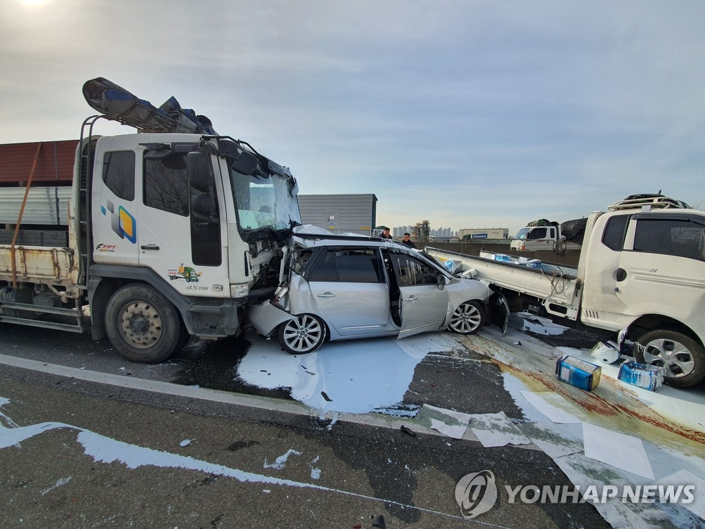 "더는 못 봐주겠다"…3대 중 1대가 '위반'? 심각한 위험에 결국 칼 빼든 경찰 3 화물차 불법 개조