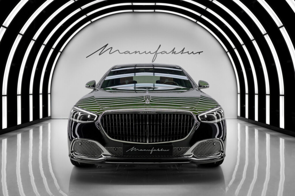 BMW vs 벤츠 논쟁 "종지부 찍었다"…작정하고 만든 신차 등장에 "결국 이렇게 이기는구나" 2 마이바흐 S클래스 V12 에디션