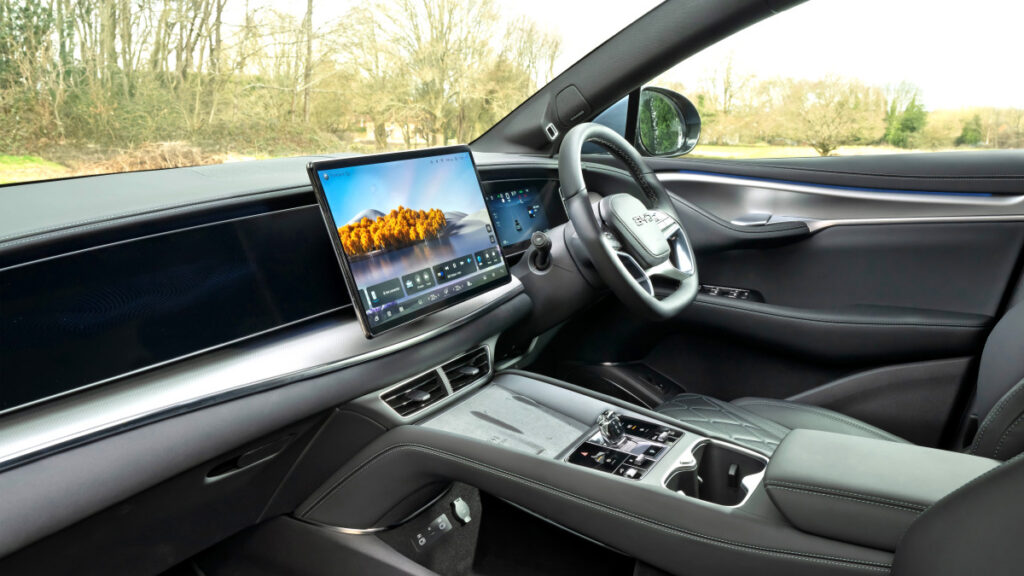 "싸다고 좋아했더니"…한국만 핵심 기능 '다 빼고' 출시? 소비자들 '분통' 3 BYD 씨라이언7 출시