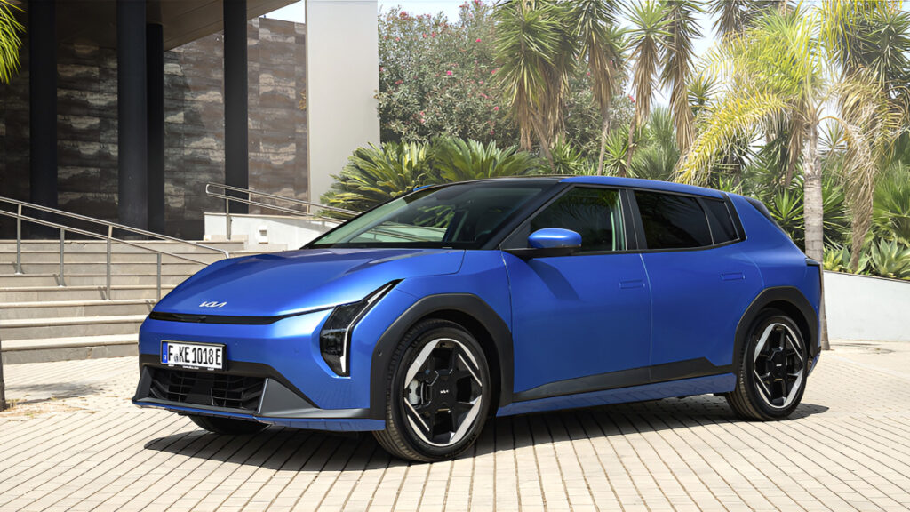 "이 스펙에 3천만원대?", "한국은 또 뺐다"…위기의 기아, 이 車로 '승부수' 띄웠다 3 기아