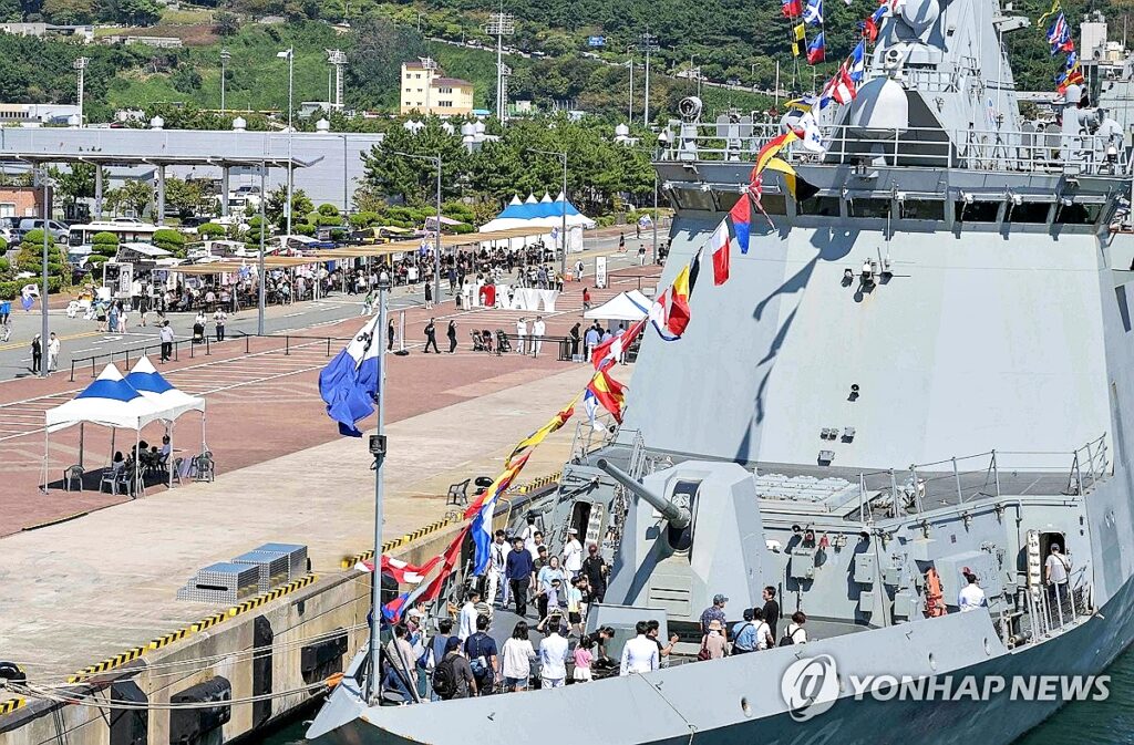 31척 총동원했더니 "이 정도일 줄 몰랐다" …창설 80주년 맞아 터뜨린 '한 방', 오로지 감탄만 5 해군 관함식