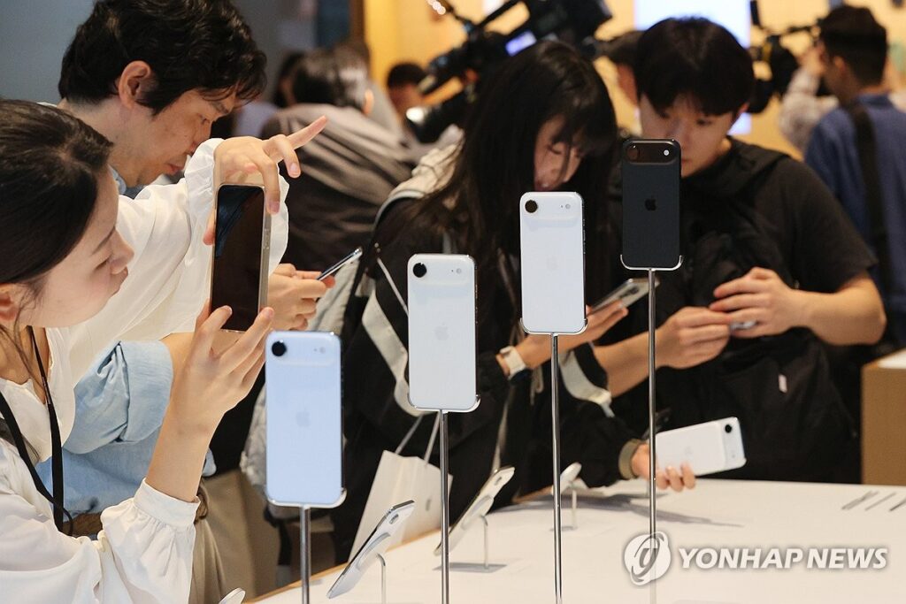 "애플 감성 다 죽었다" 등 돌린 소비자들?… 혹평 뚫은 자신감에 '관심 집중' 3 애플