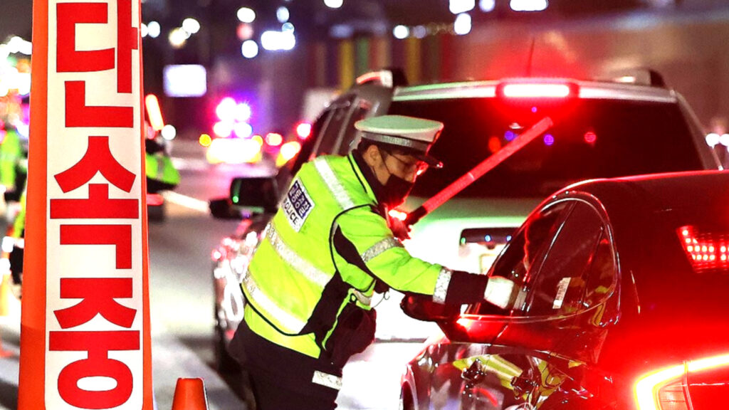 "이젠 진짜 안 봐준다"…경찰, 전국 1,600곳에 '이것' 깔자, 운전자들 '발동동' 1 반칙 운전 단속