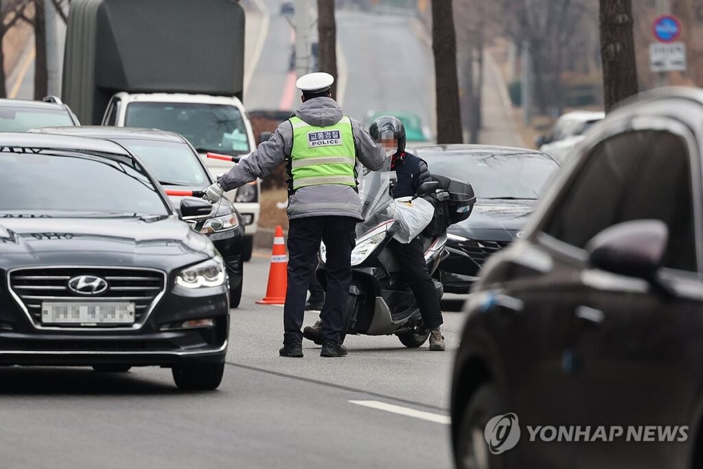 "이젠 진짜 안 봐준다"…경찰, 전국 1,600곳에 '이것' 깔자, 운전자들 '발동동' 3 반칙 운전 단속