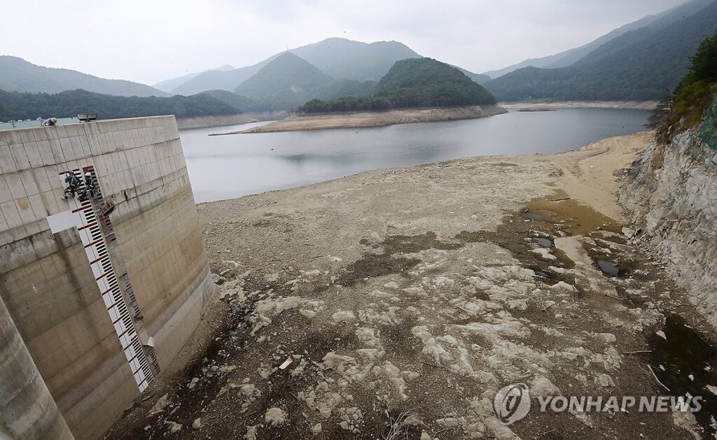 저수지마저 바닥났는데 "이대로는 답 없다"... 해법 주목받는 '이것' 뭐길래 5 가뭄