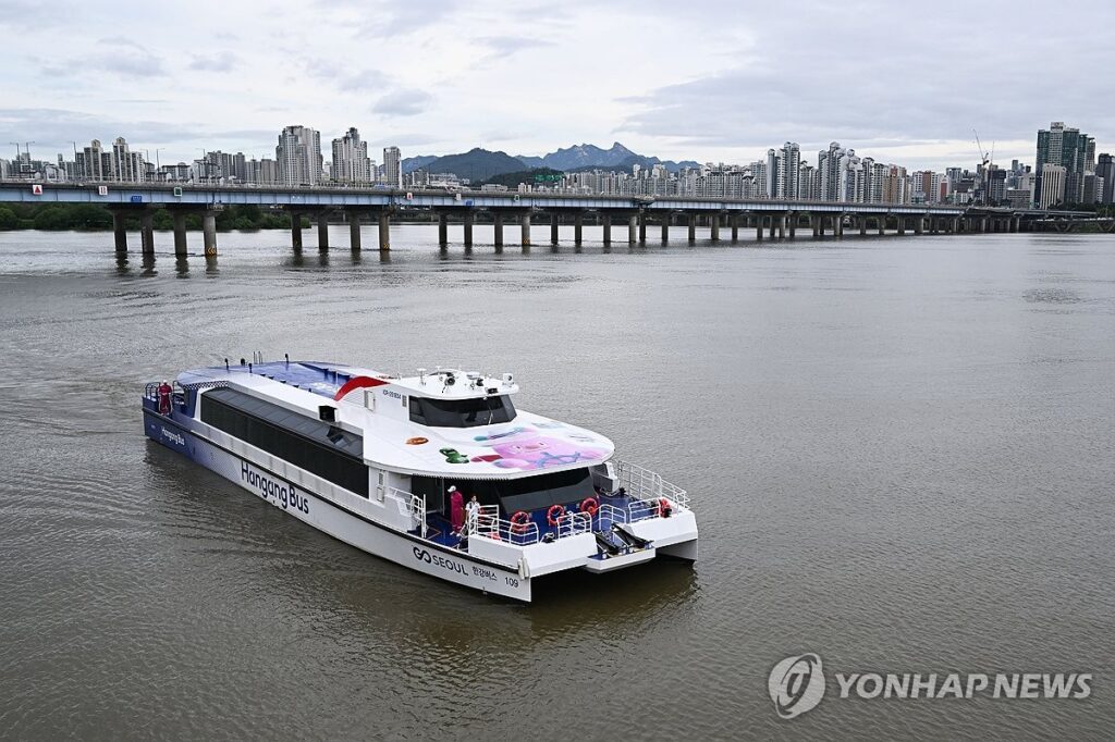 "출근만 두 시간?" 이대로 시민들 등 돌리나 했는데... 뜻밖의 반응에 '반전' 2 한강버스