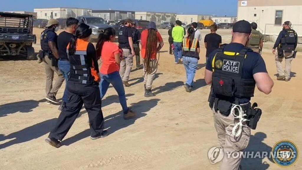 美구금 한국인 "추방 아니다"…한국 외교부 성과에 '활짝' 2 한국인 근로자 추방