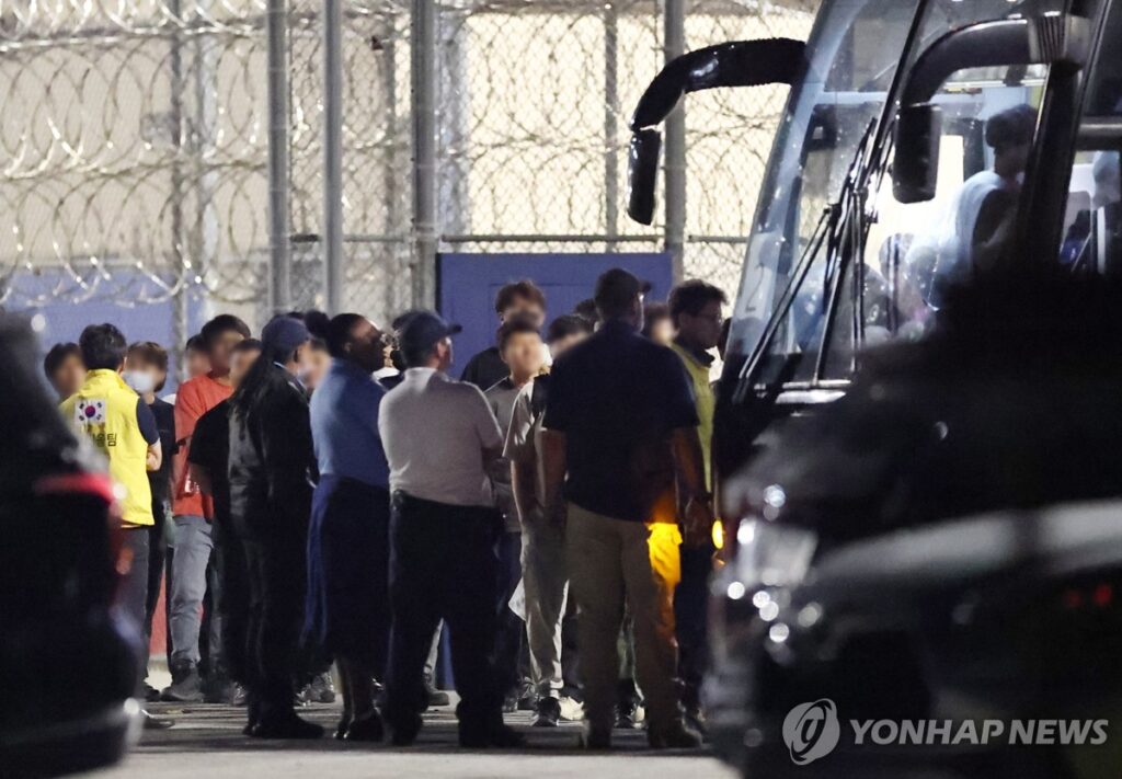 "300명 기술자 '눈물의 귀국'"...뒤에 남은 韓 공장 '초토화' 3 미국 공장