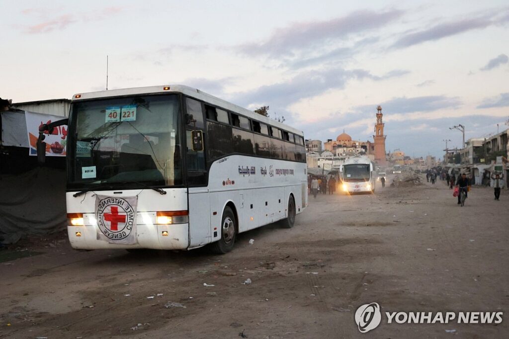 "2년 만에 드디어 집으로" …인질 석방에 국제 사회 '안도', 그런데 "중대한 합의 위반" 불만? 2 이스라엘 인질