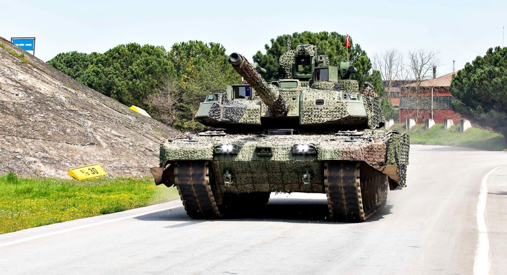 "누가 봐도 한국 거랑 똑같이 생겼는데" …드디어 모습 드러낸 '이 무기', 알고 봤더니 4 알타이 전차