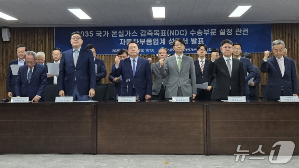 믿었던 정부마저…"이러다 진짜 다 망한다" 현장에서 '피눈물' 흘리는 이유 2 전기차