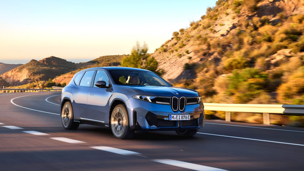 한국인 사랑 듬뿍 받더니 "역시 BMW는 달랐다"…단호한 선언에 업계 '술렁' 2 BMW 세단 전략