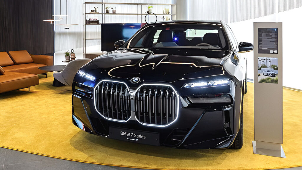 한국인 사랑 듬뿍 받더니 "역시 BMW는 달랐다"…단호한 선언에 업계 '술렁' 3 BMW 세단 전략