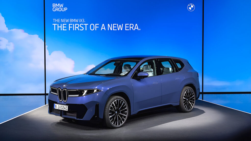 "BMW 생산라인 비상", "수천 대 주문에 '마비 직전'?"...작정하고 만들더니 '일 냈다' 2 BMW iX3