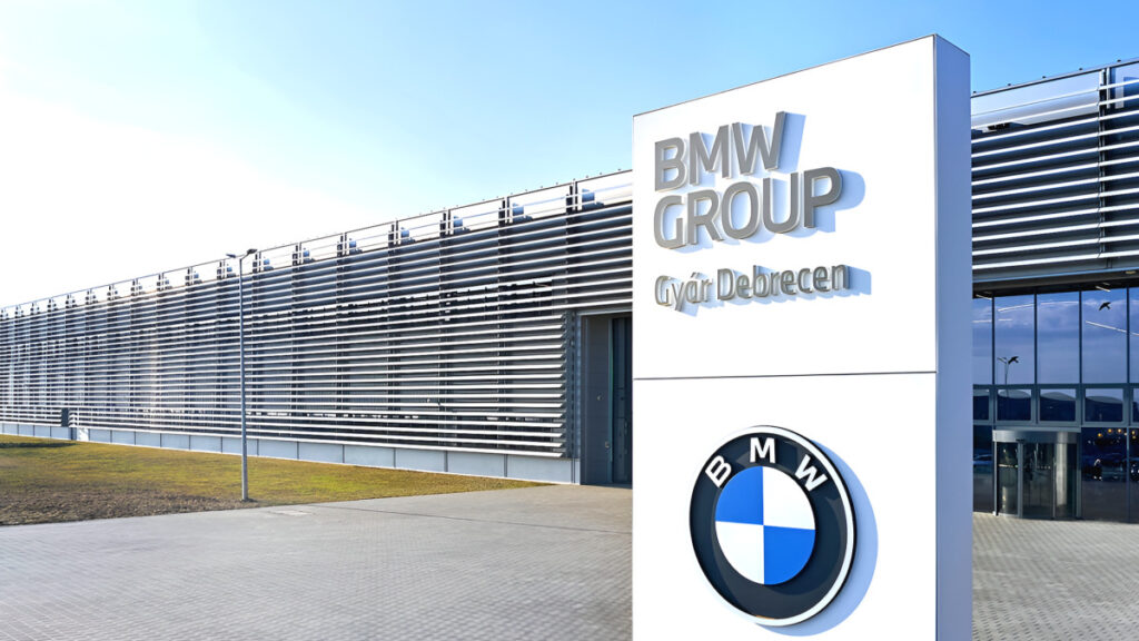 "BMW 생산라인 비상", "수천 대 주문에 '마비 직전'?"...작정하고 만들더니 '일 냈다' 5 BMW iX3