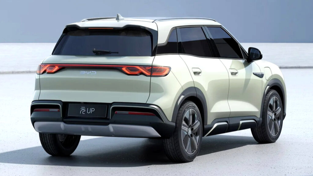 "경쟁 기아차보다 싼데 1000km 주행"…기름값 '0원'도 가능하다는데, 무슨 車? 3 BYD 아토 2 출시