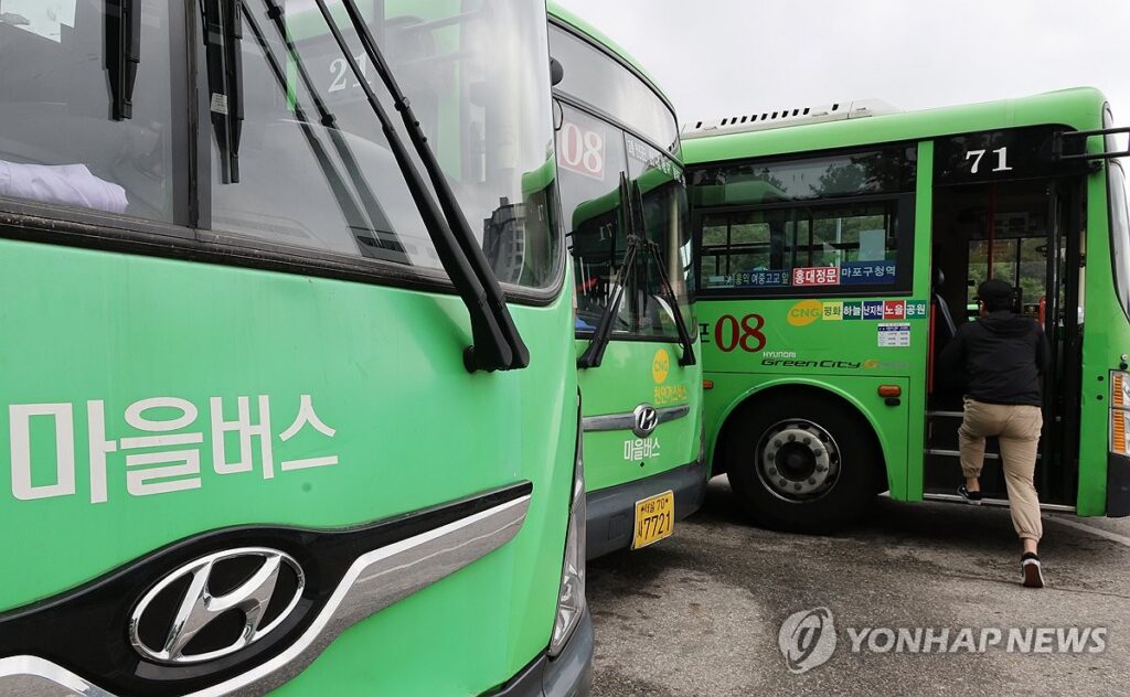 “이것마저 오르면 어떡하라고”…이번달부터 줄줄이 인상에 노·장년층 '날벼락' 4 버스 요금 인상