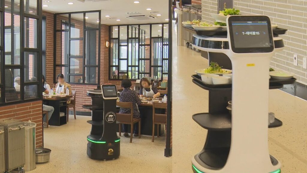 "내 얼굴이 다 중국에?"…한국에 "쫙" 깔리더니, 정부도 '통제 불능' 상황 3 서빙로봇 중국산