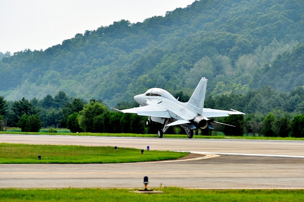 韓 전투기에 1조 원 투자했던 '이 나라' …"한국을 롤모델 배워야", 또 한 번 대박 기회 오나 2 FA-50